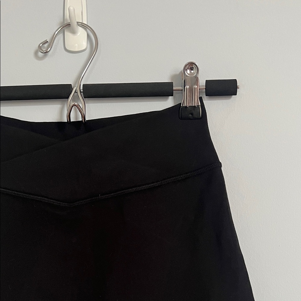 437 Black V Short